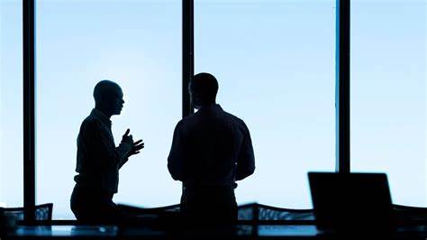 随着经济环境日益复杂,越来越多上市公司选择从内部力捧新任首席财务官,充分体现企业对内部人才储备和继任计划的重视。这种趋势不仅影响财务高管的变动节奏,也反映了企业在动荡市场环境下对稳定性的追求和战略布局的调整。本文深入剖析2025年上半年CFO人事变动数据及背后的行业动因,帮助读者全面理解内部晋升在财务领导层中的重要意义。
