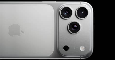 苹果公司发现并将修复iPhone Air和iPhone 17 Pro手机在拍照时出现的摄像头黑框问题,该问题主要出现在强烈LED灯光直射镜头时,影响用户拍摄体验。此次修复计划通过软件更新推出,提升手机摄影质量和用户满意度。
