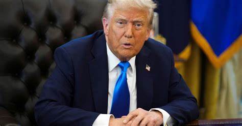 本文深入探讨了特朗普总统关于默多克家族参与TikTok在美国业务重组的最新言论,解析该交易背后的政治背景和商业动因,以及美国对TikTok数据安全和监管的重视。文章还涵盖了相关行业领导人物的角色和多方利益博弈,帮助读者理解TikTok未来在美发展的前景。
