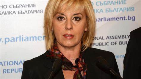 全面解析БЛИЦ新闻平台的最新热点新闻,探讨平台的内容特点与新闻趋势,呈现对当下重要事件的深度解读和前瞻视角。
