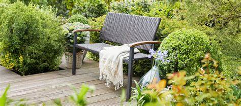 全面解析如何在Lidl.de上挑选适合自己空间的花园与阳台用品,涵盖家具、遮阳、植栽、防虫、维护工具与节水方案,为打造绿色休闲空间提供实用建议与购物技巧
