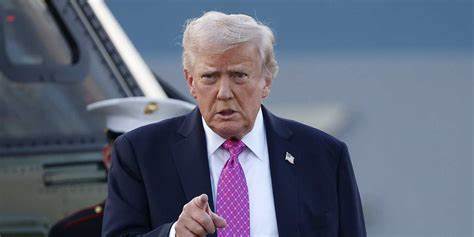 探讨特朗普呼吁美国企业放弃季度财务报告制度的背景、原因及其对企业和资本市场的潜在影响,分析这一提议如何助力企业专注长期战略,促进经济健康发展。
