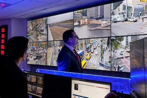 美国特勤局揭露并拆除了一处隐藏在纽约联合国附近的庞大非法电信网络,该行动有效防止了可能导致纽约市通信瘫痪的严重风险,保障了联合国大会期间的城市安全与通信畅通。
