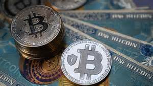 近期比特币价格出现回调,跌至11.5万美元,较此前创下的12.55万美元历史高点下跌7%。本文深入分析影响比特币价格波动的内外部因素,探讨市场获利回吐、机构投资动力减弱以及全球政治局势对加密货币市场情绪的影响,为投资者提供全面的市场洞察。
