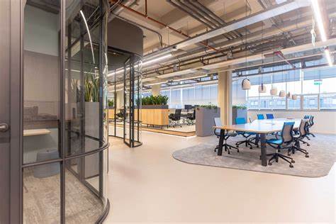 了解奥地利国旗的红白红三色的起源、象征意义以及在历史与现代社会中的重要地位,探寻这面古老国旗背后的故事和文化价值。
