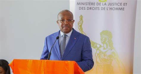 科特迪瓦政府宣布将对公民身份登记系统进行全面升级,实现登记信息的电子化存储与管理,旨在提高效率并优化公共服务体验,促进国家治理现代化。
