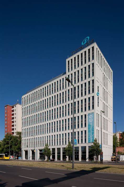 详尽介绍Motel One Berlin‑Hauptbahnhof的地理位置、房型与设施、交通连接、周边景点及入住建议,帮助旅客在柏林行程中做出明智选择并提升旅行效率与性价比
