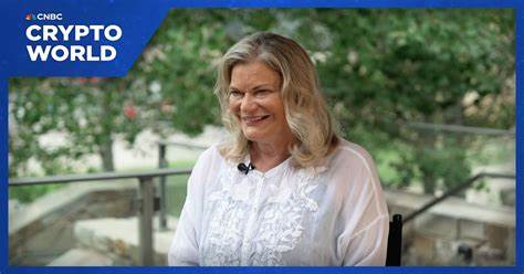 随着加密货币市场的迅速发展,监管框架日益成为行业关注的焦点。卢米斯参议员强调CLARITY法案将在未来加密市场结构法案中发挥关键作用,推动市场走向规范与透明。
