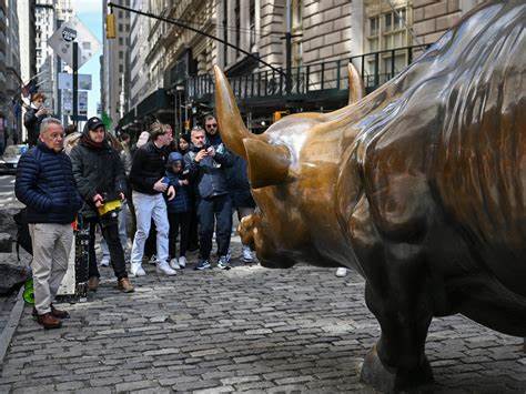 解析摩根大通指出的三只可能触发短挤压的个股背景、关键数据与风险要点,深入探讨散户买盘、做空比率、行业基本面与事件驱动如何共同塑造短期价格波动与投资决策参考
