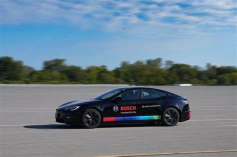 博世最新制动技术的研发与应用,为汽车安全带来显著提升,推动智能驾驶和环保出行的发展趋势,解析其技术优势与市场前景。
