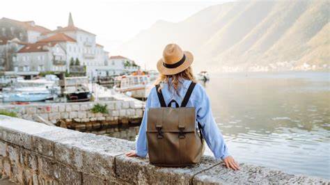 针对新冠疫情期间防护装备补贴的欺诈行为,斯洛文尼亚警方在欧洲公共检察院的领导下进行了全面搜查,以维护公共资金安全,保障疫情防控工作的公平性与透明度。本文深入解析此次调查的背景、过程及其对斯洛文尼亚经济和社会的影响。
