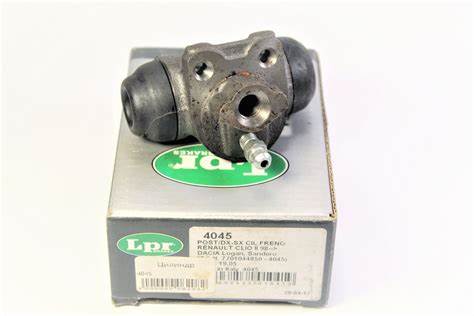 详细探讨LPR品牌后刹车总泵在长城赛弗车型中的作用、性能及选购指南,帮助车主了解刹车系统的重要组件及其维护秘诀。
