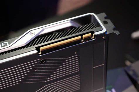 英特尔与英伟达达成战略合作,英伟达投入50亿美元,英特尔将采用NVLink互联技术,共同开发融合CPU与GPU的下一代超级芯片,推动人工智能和高性能计算领域的突破。两大巨头的联手不仅有望革新数据中心架构,还将为消费级计算设备带来全新体验,推动行业迈入更高效、更智能的新时代。
