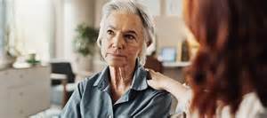 面对亲属侵吞老年人财产和累计高额信用卡债务,如何在保护老人安全与尊严的前提下迅速止损、固定证据、联系机构与追讨款项,包含急救步骤、法律与行政途径、与债权人沟通的策略以及长期预防建议
