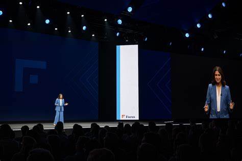 本文深入探讨了一位财富管理高管如何通过积极拥抱风险转变思维模式,敏锐捕捉财富管理领域的巨大机遇,成功引领事业迈向巅峰,并揭示了财富转移、数字化趋势及人工智能在财富管理中的关键作用。
