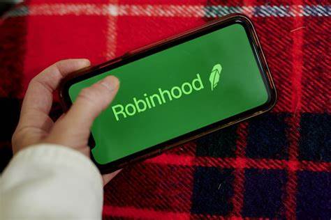 随着社交交易的兴起,在线券商Robinhood推出全新社交平台,意图抢占Reddit知名投资社区WallStreetBets的市场份额。该平台不仅整合了交易与社交互动,还力求通过创新用户体验吸引新一代投资者参与市场。本文深入探讨Robinhood社交平台的战略意义、功能特色及其对投资生态的潜在影响。
