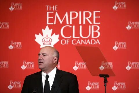 凯文·奥利里作为《鲨鱼坦克》中的知名投资者,分享了他对投资组合资产配置的重要见解,建议投资者将20%的资金放在两类关键资产上,以实现财富的稳健增长和风险的有效管理。本文深入解析这两类资产的特点与投资价值,帮助读者优化自己的投资组合。
