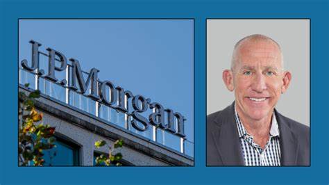 菲尔·西格自2021年起领导摩根大通经纪业务,近期宣布退休,本文深入分析其职业生涯贡献及未来行业影响。
