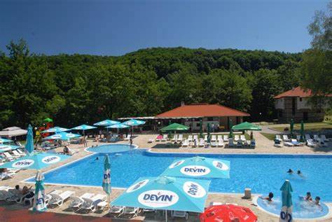 深度介绍位于保加利亚特罗扬山脉的Острова度假村,内容涵盖自然环境、住宿设施、娱乐活动、餐饮服务及适合全年旅游的特点,助力游客规划完美假期体验。
