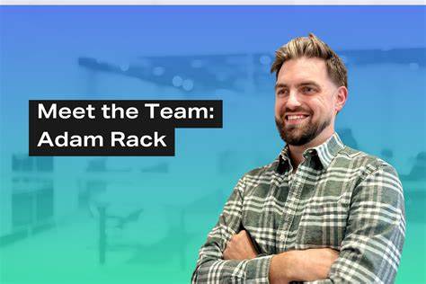 介绍 Erlang Solutions 新任业务发展经理 Adam Rack 的角色与愿景,探讨 BEAM 生态、可持续性、团队建设与 DACH 市场的机遇,并分享他在社区活动和实际项目中对可靠性与高效架构的见解。
