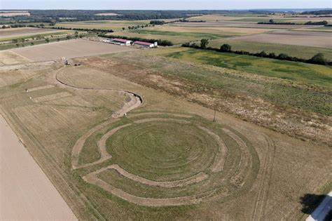 奥地利雷赫尼茨新石器圆形壕沟:6500年前的地景谜团重现
