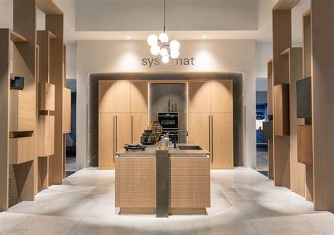 全面解析德国家居展厅关闭的背景、原因及其对消费者和行业的影响,深入探讨未来家居展示的数字化趋势和创新发展方向,帮助读者了解行业变革中的重要信息和实用建议。
