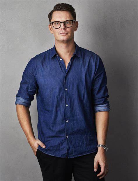 金融科技巨头Klarna的市场营销经历了显著转变,从过去以名人效应和高调广告吸引目光,走向更加务实和教育性的推广方式。本文深入分析Klarna为何选择更"平淡"的营销策略,以及人工智能在其营销优化中的关键作用。
