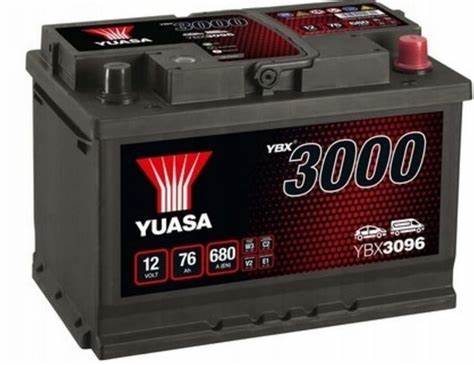 详尽讲解如何为柴油车选择合适电瓶,涵盖容量与冷启动电流要求、电池技术(传统铅酸、EFB、AGM)、Start-Stop与刹车能量回收的适配、尺寸与安装注意事项以及维护和更换建议,帮助车主做出经济且可靠的决策。
