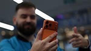 随着人工智能技术的迅猛发展,苹果公司积极布局MCP(模型上下文协议)支持,致力于在Mac、iPhone和iPad设备上实现自主智能AI的广泛应用。本文深入探讨了MCP的行业意义、苹果的最新动向及其对未来用户体验的深远影响。
