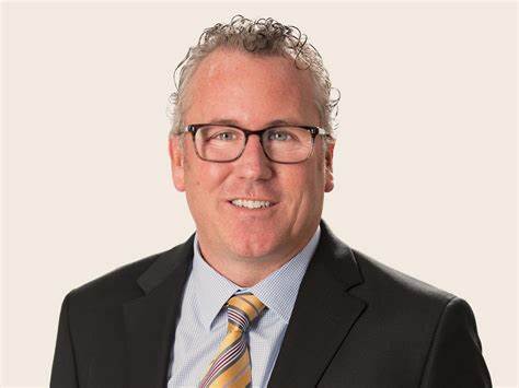 本文深入剖析了一位在过去三年内表现远超标普500指数的科技股基金经理的投资哲学和现阶段最看好的四家科技企业,帮助投资者把握科技浪潮中的巨大机遇。
