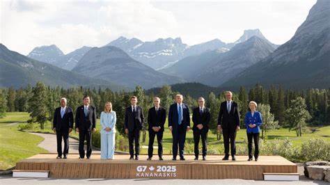 随着全球对稀土材料的重要性日益增加,G7国家联合欧盟正积极探讨通过设立价格底线和关税措施来打破中国在稀土市场的垄断,保障关键矿产资源安全并推动供应链多元化。
