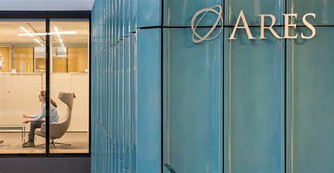 EP Wealth与Ares Management达成少数股权投资协议,管理层保留控制权,结合信贷融资与信用评级,此笔交易对独立财富管理行业并购整合、员工次级流动性和未来增长路径具有重要意义
