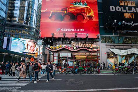 近期,威廉斯兄弟创立的加密货币交易所Gemini成功上市,首日股价飙升64%,显示出科技IPO市场正在逐渐回暖。本文深入分析Gemini IPO背后的因素及其对未来资本市场的影响。
