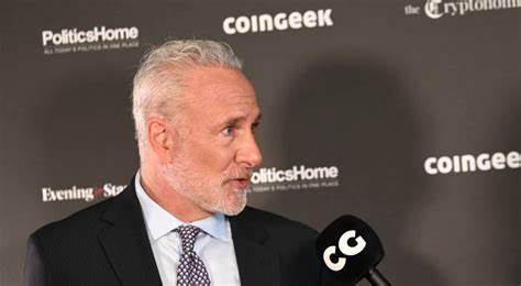 彼得·希夫警告美国房地产市场可能面临严重危机,受高房贷利率和高房价影响,许多房主或将出现违约,甚至"退还钥匙"。本文深入探讨当前美国房市的现状、可能的风险以及对未来市场走势的影响。
