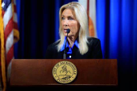 近期美国政府决定授予无竞争招标合同给伦斯勒理工学院,开展关于疫苗与自闭症关联的研究。尽管科学界长期否认疫苗与自闭症之间存在因果关系,这一决定依然引起广泛争议和关注。本文深入解析这一事件的背景、争议焦点及其可能带来的影响。
