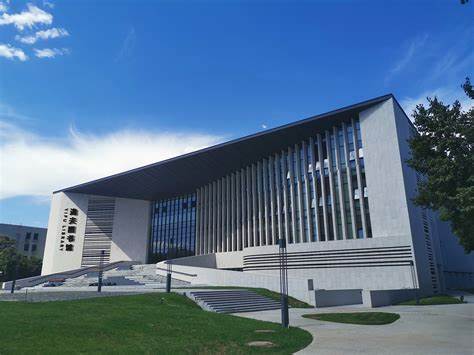 全面介绍北京工业大学图书馆的馆藏资源、数字服务、学习空间与科研支持,帮助师生高效利用馆藏与电子资源,掌握查找、借阅、馆际互借与学位论文提交等关键流程
