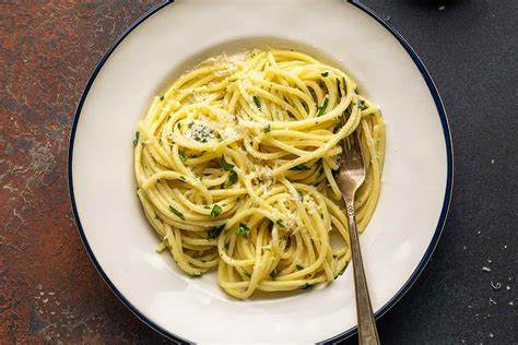 本文深入探讨了全球银行一款重要遗留交易用户界面(UI)的现代化重建过程,解析了技术挑战、团队协作和架构优化的关键环节,强调了简洁高效设计在金融科技领域的重要性。
