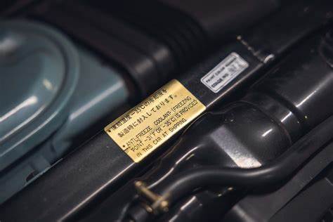 在进行汽车修复时,参考保存完好的实车能够极大提升复原的准确性与品质,本文深入探讨如何利用完美的原厂样车作为标准,避免复原过程中的盲目与错误,帮助车主了解正确的修复方法和注意事项。
