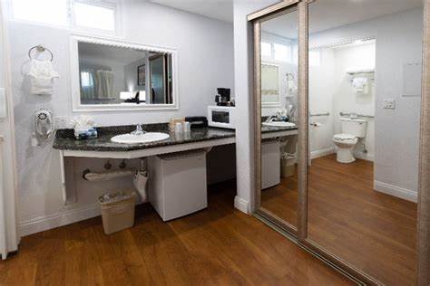 介绍了国王弗雷德里克旅馆洁净无烟客房的特色及优势,详细阐述了其优质设施和服务如何为旅客带来安全、健康和舒适的住宿体验。文章深入剖析了无烟环境的重要性和旅馆提供的多样化房型,适合各类旅客的不同需求。
