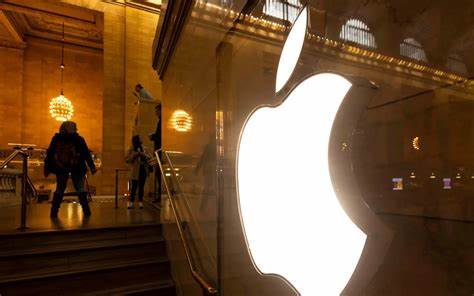 在政治压力与公众隐私关注交织的背景下,苹果下架与美国移民与海关执法局(ICE)相关的追踪应用,引发对平台监管、数据伦理和政府与科技公司关系的新一轮讨论与反思。
