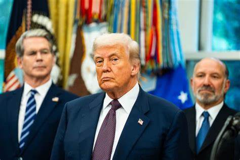 报道特朗普宣布即将对进口家具实行高额关税并表示细节将随后公布,全面分析政策背景、对生产链与零售价格的影响、企业与消费者应对方向,以及法律和国际贸易风险。
