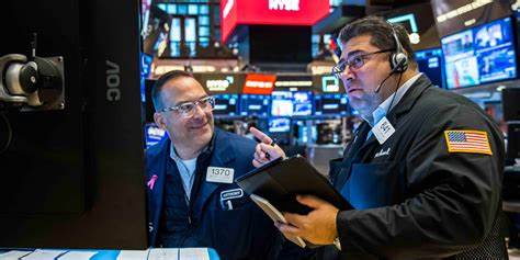 全面解析劳动节期间股市的具体交易时间安排,帮助投资者合理规划交易计划,抓住节假日市场机会。了解劳动节当天股市是否开放及相关交易时间调整信息。
