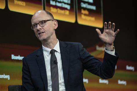 Apollo’s chief economist warns the AI bubble is even worse than the 1999 dot-com bubble