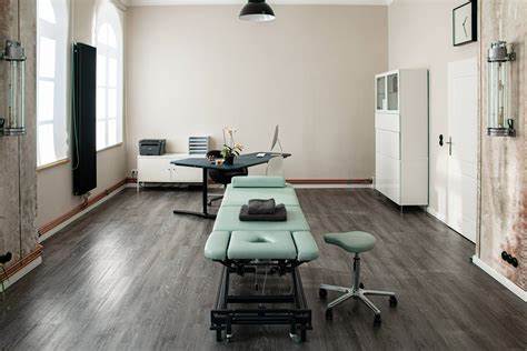 探索德累斯顿魔法之手骨疗诊所如何通过专业的整体骨疗技术,结合丰富的医疗经验与个性化的健康管理方案,为患者提供全方位的疼痛缓解和身心康复服务,提升家庭健康生活质量。
