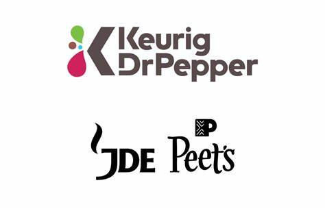 Keurig Dr Pepper宣布以180亿美元全现金交易收购JDE Peet's,结合其北美单杯咖啡优势与JDE Peet's的全球咖啡品牌组合,计划拆分两大独立上市公司,推动全球咖啡和饮料行业的变革与协同发展。本文详细解读此次收购的背景、意义及未来展望。
