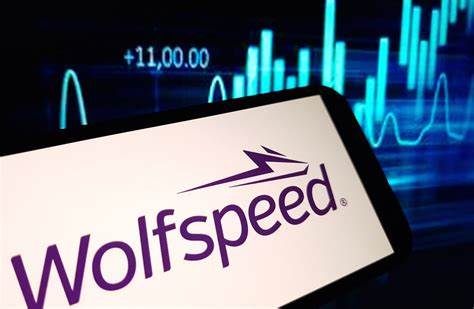 解析Wolfspeed宣布退出破产程序后市场反应、股价飙升的深层原因与潜在影响,评估碳化硅产业链、汽车与能源市场需求驱动以及投资者应关注的关键指标与风险点,为决策提供参考
