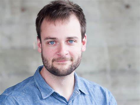 从Pinterest的成功到West Co的崭新愿景,Evan Sharp以全新理念重新定义科技公司的使命,融合设计与人文关怀,致力于重建现代社会中的人际连接与意义。
