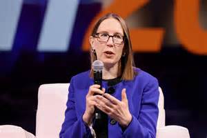 随着加密货币行业的快速发展,美国证券交易委员会(SEC)积极调整监管政策,特别是通过邀请早期加密项目参与会议,以促进行业合规与创新的平衡发展。本文深入探讨了SEC此次举措的背景、意义及对中国乃至全球加密行业的影响。
