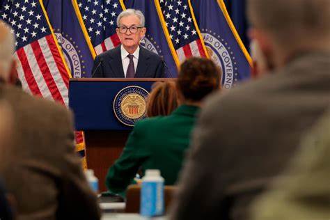 美联储在经过长时间等待后终于实施了今年的首次降息,但股市反应平淡,投资者似乎并未因此兴奋。本文深入剖析美联储降息的背景、市场预期与现实反应,探讨投资者为何观望背后的多重因素,以及未来市场可能的走向。
