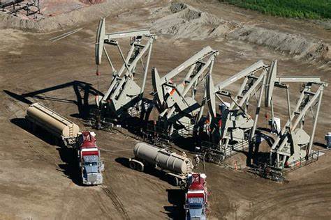 由于伊拉克库尔德地区石油出口重新启动的谈判陷入僵局,全球油价显著反弹。投资者对供应过剩的忧虑缓解,国际油市展现出复杂的多重影响因素与未来走势的不确定性。
